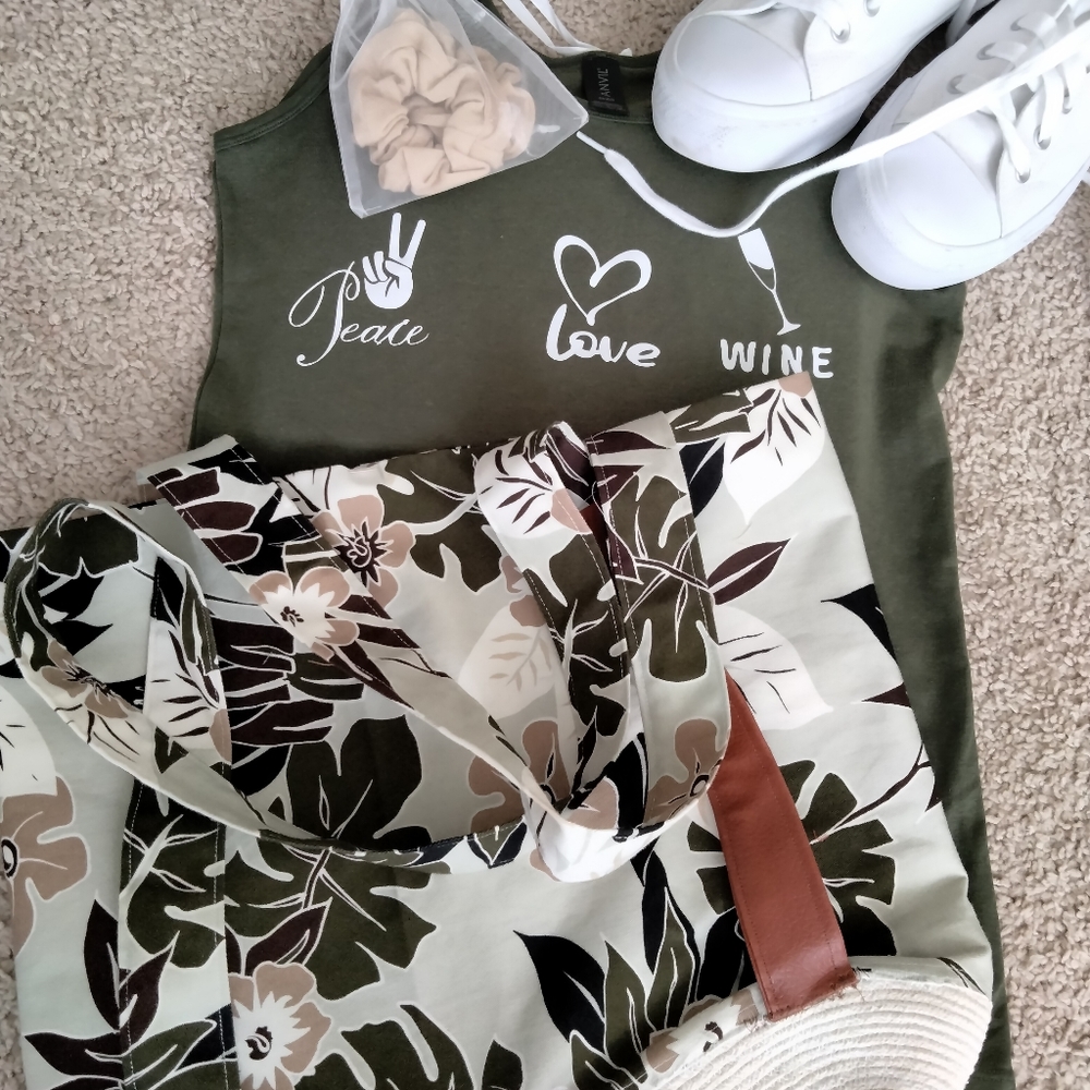 Tank top with bag hair scrunchies